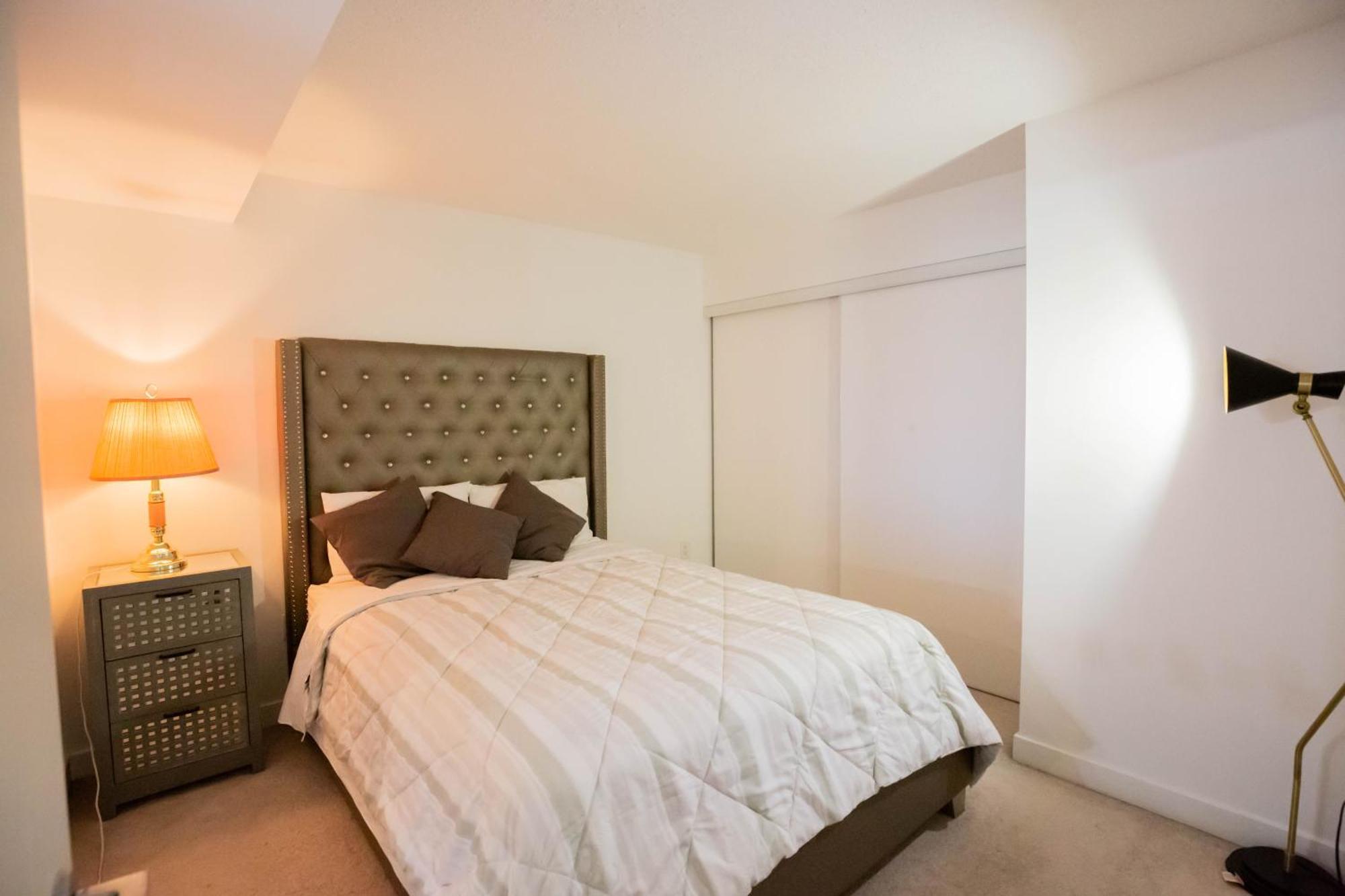 Cn Tower View Suite With Free Parking Toronto Bagian luar foto